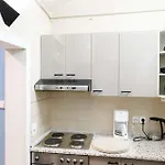 Old Town - 2br - Living - Sleeps 8 - Metro 1 Minute - Newly Renovated Apartment *