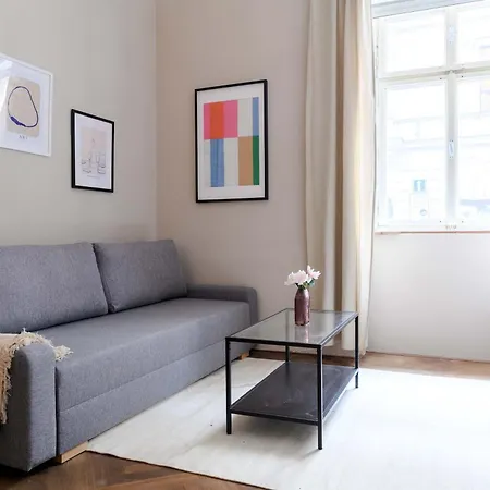 Apartamento Old Town - 2br - Living - Sleeps 8 - Metro 1 Minute - Newly Renovated *