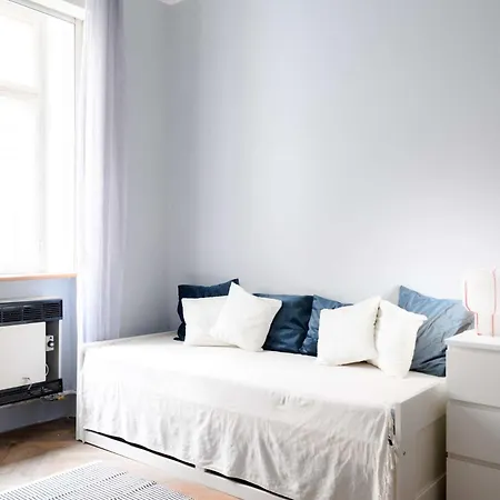 Apartamento Old Town - 2br - Living - Sleeps 8 - Metro 1 Minute - Newly Renovated *