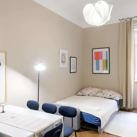 Apartamento Old Town - 2br - Living - Sleeps 8 - Metro 1 Minute - Newly Renovated Praga