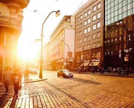아파트 Old Town - 2br - Living - Sleeps 8 - Metro 1 Minute - Newly Renovated