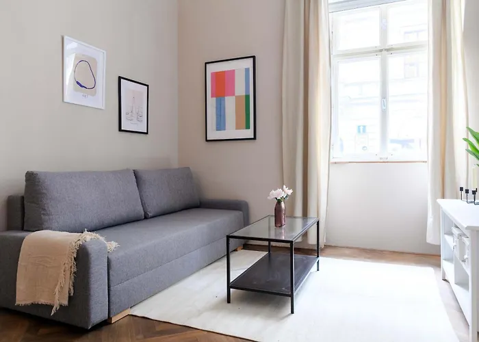 Apartamento Old Town - 2br - Living - Sleeps 8 - Metro 1 Minute - Newly Renovated *