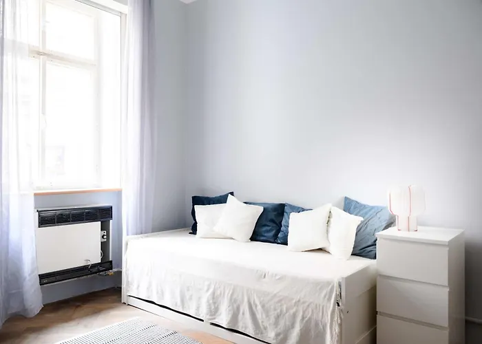 Apartamento Old Town - 2br - Living - Sleeps 8 - Metro 1 Minute - Newly Renovated *