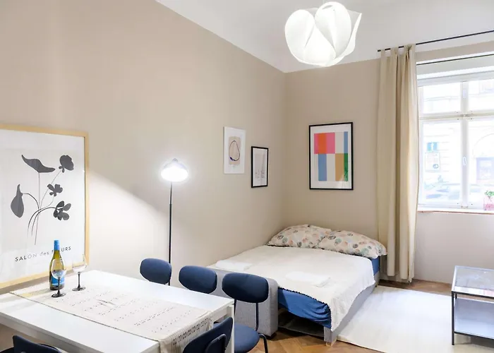 Apartamento Old Town - 2br - Living - Sleeps 8 - Metro 1 Minute - Newly Renovated Praga