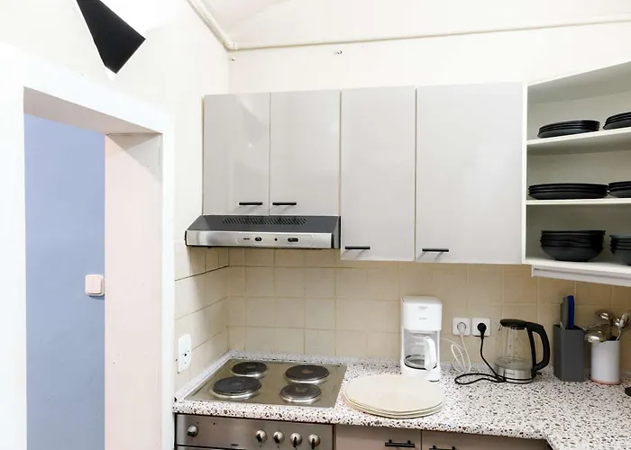 Old Town - 2br - Living - Sleeps 8 - Metro 1 Minute - Newly Renovated Apartamento *
